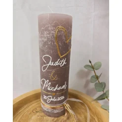 Hochzeitskerzen|CreativAnita Hochzeitskerze -Modern heart- in taupe-gold mit Spitzenband, Jute und Perlen - mit/ohne Teelichteinsatz - Personalisiert