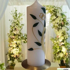 Hochzeitskerzen|Kreativatelier A & V Hochzeitskerze weiß mit goldenen und grünen Blattranken, personalisierbar, edle Traukerze für Hochzeitsdeko und Geschenk