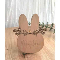 Online Holzanhänger Ostern aus Holz in Osterhasenform Blumenkranz personalisiert mit Name als kleines Geschenk, Hasenanhänger Osterkörbchen