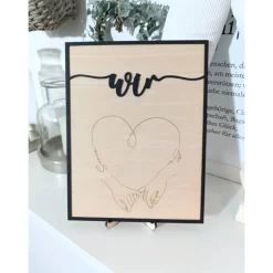 Online Holzbild Personalisiert mit Herz, Namen und Händen – Paarbild mit Herz zum aufstellen Hochzeitsdeko