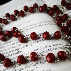 Discount Katholischer Rosenkranz silber-rot – Glasperlen & verziertes Kreuz, 66 cm Rosenkränze