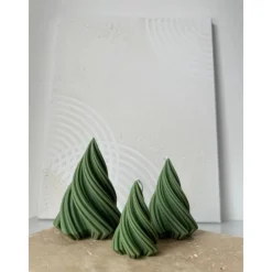 Hot Kerze Tannenbaum I Tannenbaumkerze I Weihnachtskerze I Weihnachten I Kerze in grün und in drei verschiedenen Größen Kerzen & Beleuchtung
