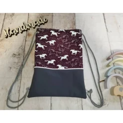 Turnbeutel|Nähtante Christina Kindergarten Turnbeutel Pferde Reflektor bordeaux– Softshell, 3 Größen, personalisierbar