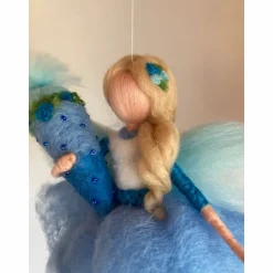 Sale kleine blaue Schultütenfee, Filzfee, Waldorfinspirierte Filzelfe mit Schultüte, Filzfee aus Märchenwolle, Ooakdoll, Filz Kinder Einschulung