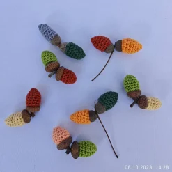 Herbst|Hexenmasche kleine gehäkelte Eicheln