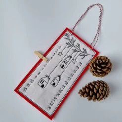 Outlet Kleiner Adventskalender aus Filz in rot, bestickt - 