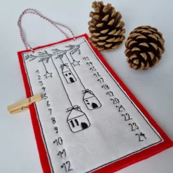 Outlet Kleiner Adventskalender aus Filz in rot, bestickt - 