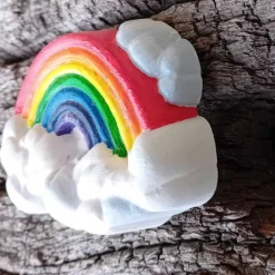 New Kleiner Regenbogen auf einer Wolke für Gedenkecke oder Grabschmuck handbemalt (Kunststein) Gedenksteine