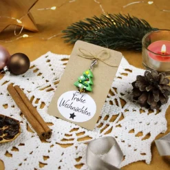 Weihnachtsgeschenke|MiMaKäfer Kleines Weihnachtsgeschenk – Glas Tannenbaum Anhänger mit Karabiner auf Karte