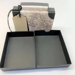 Outlet Koffer aus Karton – Handgemachte Geschenkverpackung für Urlaub, Reisegutschein oder Geldgeschenk (15x11x3,5cm) Geschenkverpackungen