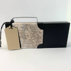 Outlet Koffer aus Karton – Handgemachte Geschenkverpackung für Urlaub, Reisegutschein oder Geldgeschenk (15x11x3,5cm) Geschenkverpackungen