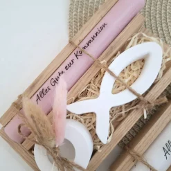 Geschenke|Suanda Living Kommunion Kommunionsgeschenk Fisch Variante 1 Kerzenhalter rund Geschenkset für Jungen und Mädchen Kommunionskerze Kerze