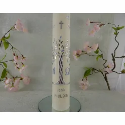 Hot Kommunionkerze Taufkerze lang Jungen Lebensbaum silber Baum des Lebens Kreuz Schmetterlinge Name Datum individualisierbar 300/50 mm Kommunionkerzen