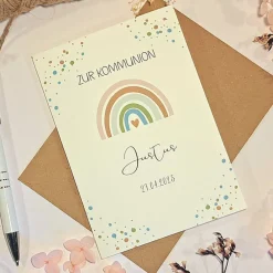 New Kommunionskarte personalisiert für Jungen – Glückwunschkarte Erstkommunion mit Name & Datum – Regenbogen Design Glückwunschkarten