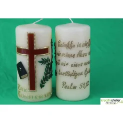Hot Konfirmationskerze in Elfenbein mit braunem Kreuz & Bibel – Optional mit Konfirmationsspruch Dekoration
