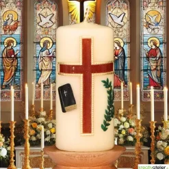 Hot Konfirmationskerze in Elfenbein mit braunem Kreuz & Bibel – Optional mit Konfirmationsspruch Dekoration