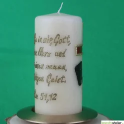 Hot Konfirmationskerze in Elfenbein mit braunem Kreuz & Bibel – Optional mit Konfirmationsspruch Dekoration