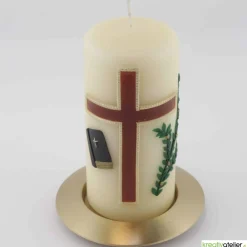 Hot Konfirmationskerze in Elfenbein mit braunem Kreuz & Bibel – Optional mit Konfirmationsspruch Dekoration