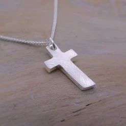 Sale Kreuz "Kleiner Vitus" in Silber inkl. Gravur und Kette, Silberkreuz als Geschenk für Kommunion oder Konfirmation Schmuck