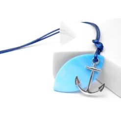 Hot Lange Kette mit Anker Anhänger . Halskette Blau mit Baumwollband . Maritime Fimokette mit Anhänger . Farbverlauf Türkis . Sommeroutfit Sommer
