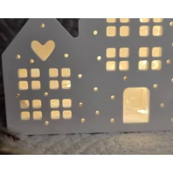 Lichterhaus aus Raysin – Handgemachtes LED-Häuschen als moderne Winterdeko Kerzen & Beleuchtung