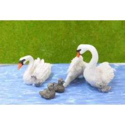 Hot Miniatur Schwan Schwanenfamilie – Deko für Ostern, Sommer & Feengarten – 4-teilig, Resin Tischdekoration