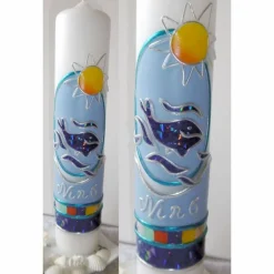 Kommunionkerzen|Rosis-KerzenKunst & mehr Moderne Kommunionskerze" Nino " mit christlichem Fischsymbol * Blau * Buben * Taufe * Kommunion * Taufgeschenk *