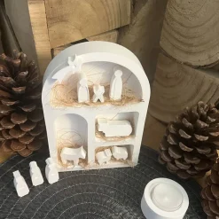 Clearance moderne Weihnachtskrippe aus Raysin im Fensterbogen - elegante Weihnachtsdeko Weihnachtsfiguren Heilige Familie Advent Krippen