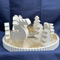 Adventskränze|HerzschlagDesign Moderner Winterkranz mit Elchen & Tannen – handgefertigte Weihnachtsdeko in Weiß mit Goldakzenten