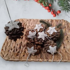Baumschmuck|SaVö-Design Häkelapplikationen Natürliche Weihnachtsdeko: Kiefer- & Fichtenzapfen als rustikaler Baumschmuck – Winterdekoration zum Aufhängen