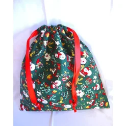 Hot Nikolaussäckchen in grün mit schönen Weihnachtsmotiven genäht von Säckchen & Beutel