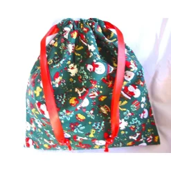Hot Nikolaussäckchen in grün mit schönen Weihnachtsmotiven genäht von Säckchen & Beutel