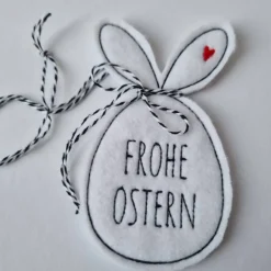 Clearance Osterei aus Filz mit "Ohren" - FROHE OSTERN in Druckschrift - von Ostereier