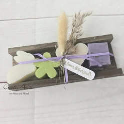 Ostergeschenke|CreativAnita Ostergeschenk Schafmilchseifen in Holzverpackung Ostergruß mit zwei Hasen