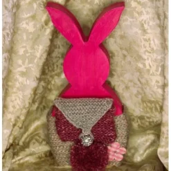 Osterhasen|Susanne Hiebl...die etwas andere Art! Osterhase Hasenfigur PINK zauberhafter Holzhase mit handgestrickten Accessoires bemalt mit Acrylfarben Osterdeko