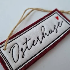 Hot "Osterhase"-Geschenkanhänger aus Filz in WEINROT, von Osterdeko