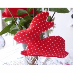 Best Osterhasen, Hängehasen,  ro,t echte Handarbeit, genäht, Unikate, Osterdeko Osterhasen