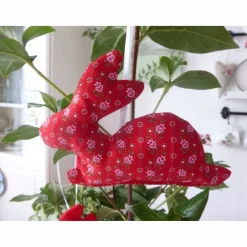 Best Osterhasen, Hängehasen,  ro,t echte Handarbeit, genäht, Unikate, Osterdeko Osterhasen