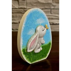 Best Ostern Dekoration - Osterhase aus Kaltporzellan auf Rasen - Osterei Osterdeko