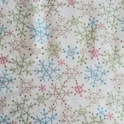 New Patchworkstoff - Eiskristalle rot, grün, blau auf cremfabigem Hintergrund Wilmington Prints Snowman Weihnachtsstoffe