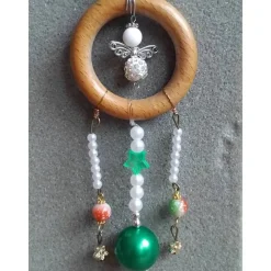 Perlenengel im Holzring – Handgefertigter Baumschmuck mit Anhängern und Perlensträngen Baumschmuck