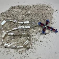 Schmuck|Perlenfischzüge Perlenkette mit Kristallanhänger, echte Süßwasserperlen mit festlicher Brosche