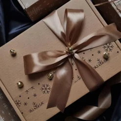 Weihnachtsgeschenke|exyna Personalisierbare Geschenkbox mit handgegossenen Sojawachskerzen – Minimalistisch