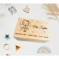 Personalisierte Baby-Erinnerungskiste mit niedlichem Hasenmotiv,  eine perfekte Holzbox als Geschenk, Geburtebur Dekoration