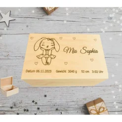 Personalisierte Baby-Erinnerungskiste mit niedlichem Hasenmotiv,  eine perfekte Holzbox als Geschenk, Geburtebur Dekoration