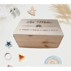 Personalisierte Erinnerungskiste für Babys - Regenbogen - Personalisiert mit Name & Datum - Holzkiste- Box- Dekoration