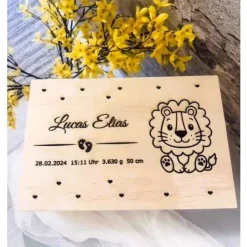 Personalisierte Erinnerungskiste für Babys - Safari-Tiergruppe Löwe - Mit Name und Datum personalisiert Dekoration