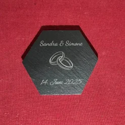 Gastgeschenke|HerzschlagDesign Personalisierte Schieferplatte Hochzeit mit Namen & Datum – Hexagon Deko mit Eheringen I Hochzeit I Ehe I Familie