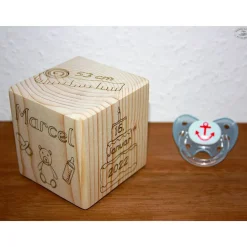 Outlet personalisierter Holzwürfel/Erinnerungswürfel mit Geburtsdaten aus Fichtenholz, naturbelassen Geschenke