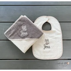 Geschenke|Handmadelovebytanja personalisiertes besticktes Babyset,  Kapuzenhandtuch und großes Lätzchen mit süßem Fuchs und Namen, Geschenkidee Geburt